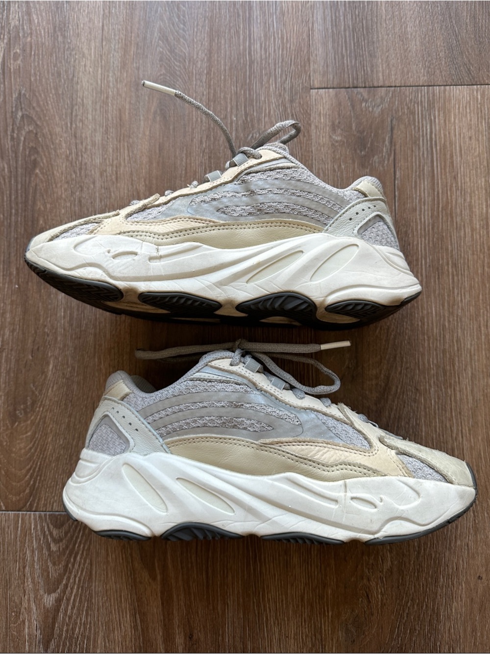 YEEZY adidas 700 V2